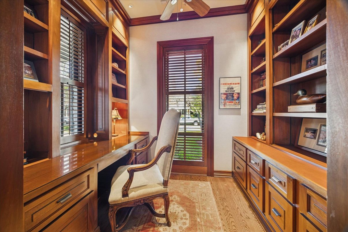 Home Office, Interior, Recessed Lighting, Wood Texture Flooring