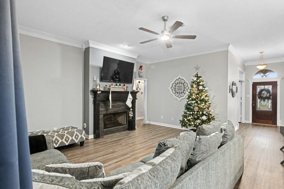 Fireplace, Interior, Living room, Pendant Lights, Recessed Lighting, Wood Texture Flooring