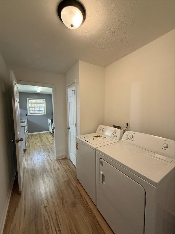Interior, Washer, Wood Texture Flooring