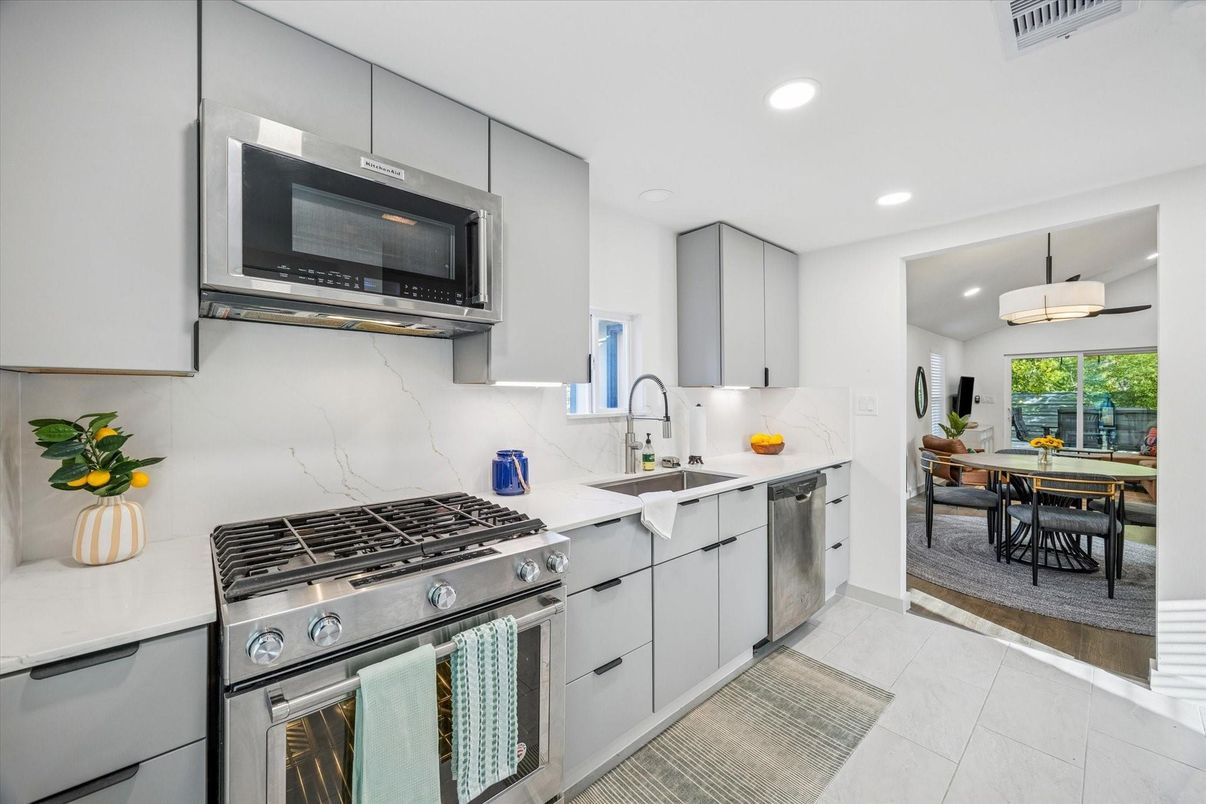 Dining room, Interior, Kitchen, Pendant Lights, Recessed Lighting, Stainless Steel Appliances