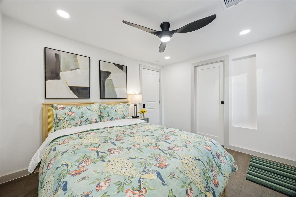 Bedroom, Interior, Recessed Lighting