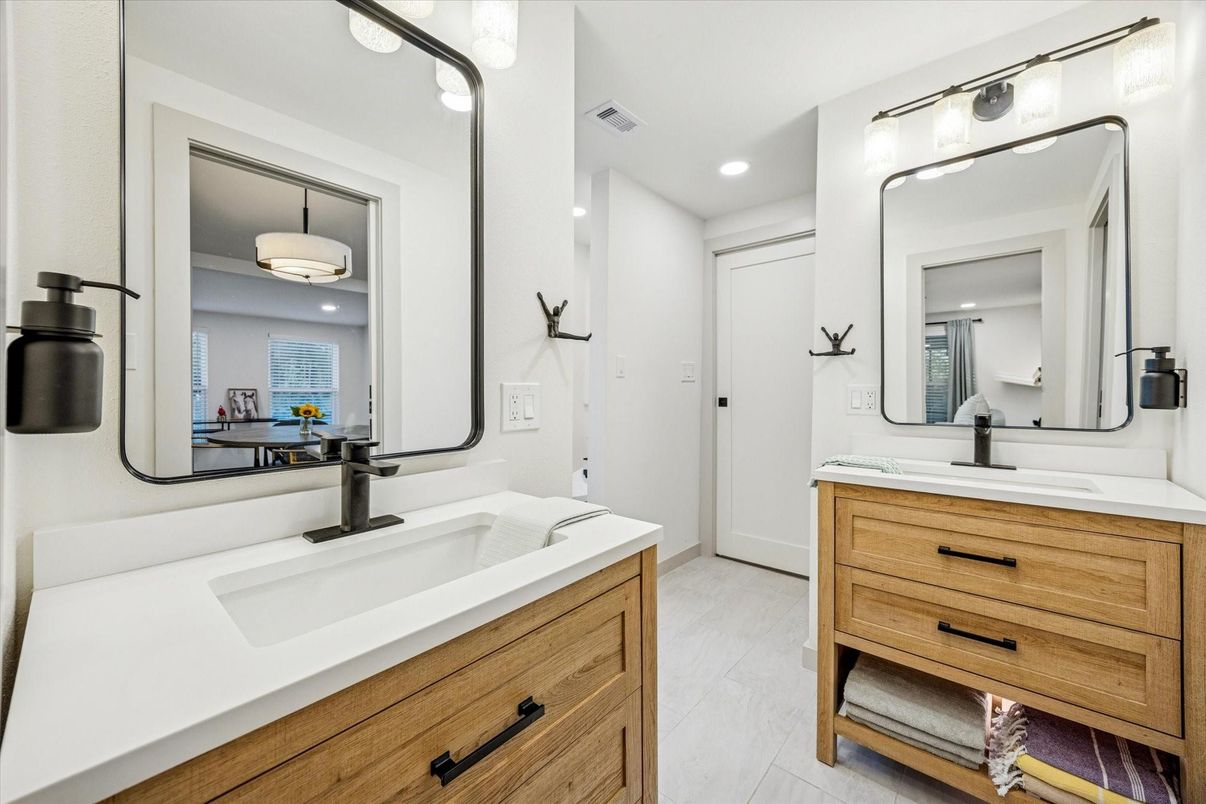 Bathroom, Dual Sink Vanities, Interior, Recessed Lighting