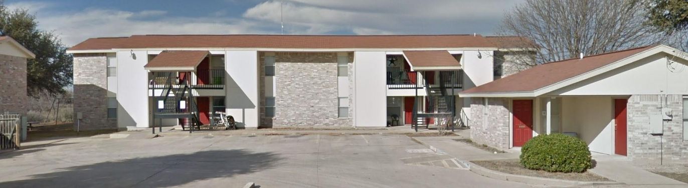 Exterior, Facade, Modern