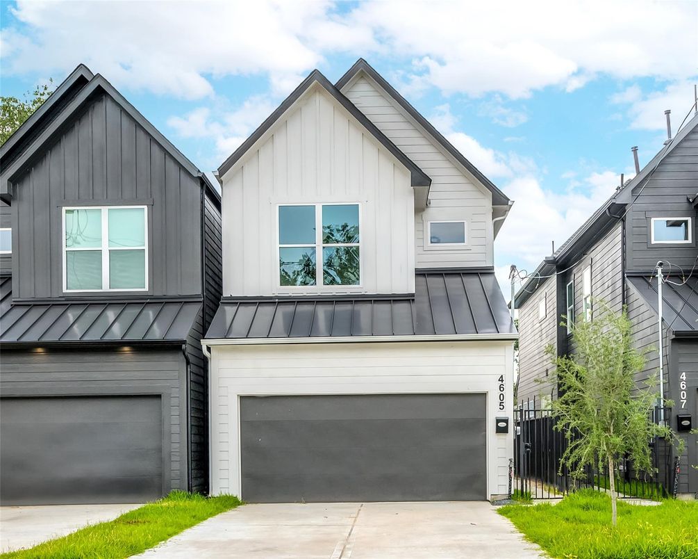 Attached, Exterior, Facade, Farmhouse