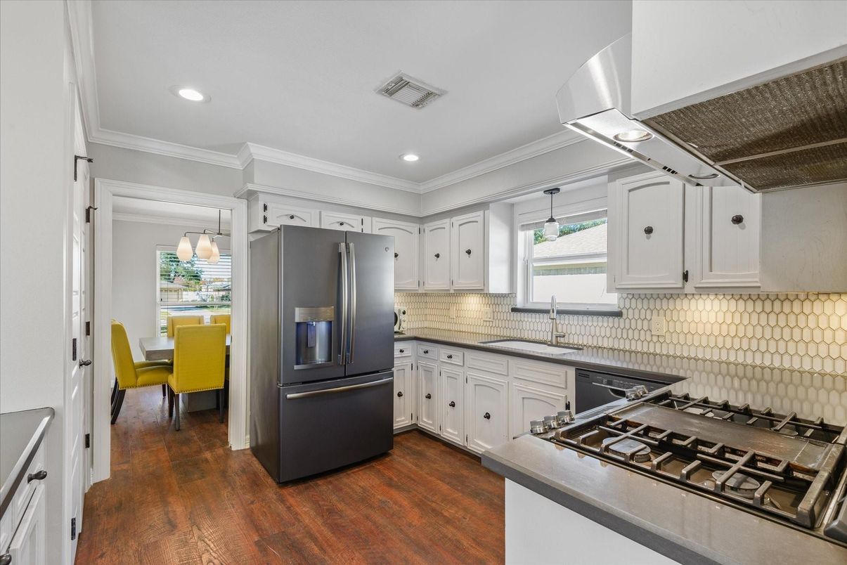 Dining room, Interior, Kitchen, Recessed Lighting, Wood Texture Flooring