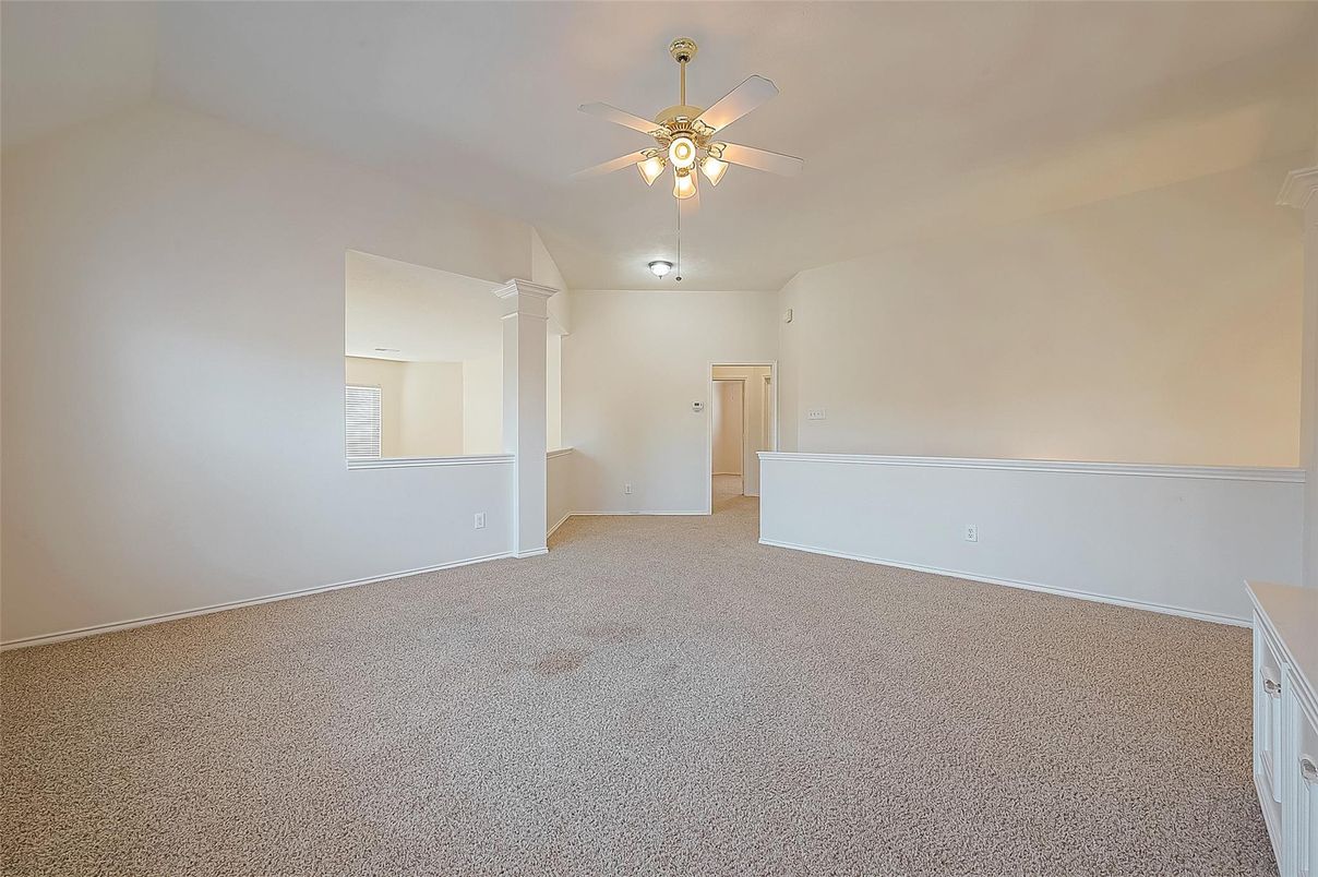 Empty room, Interior