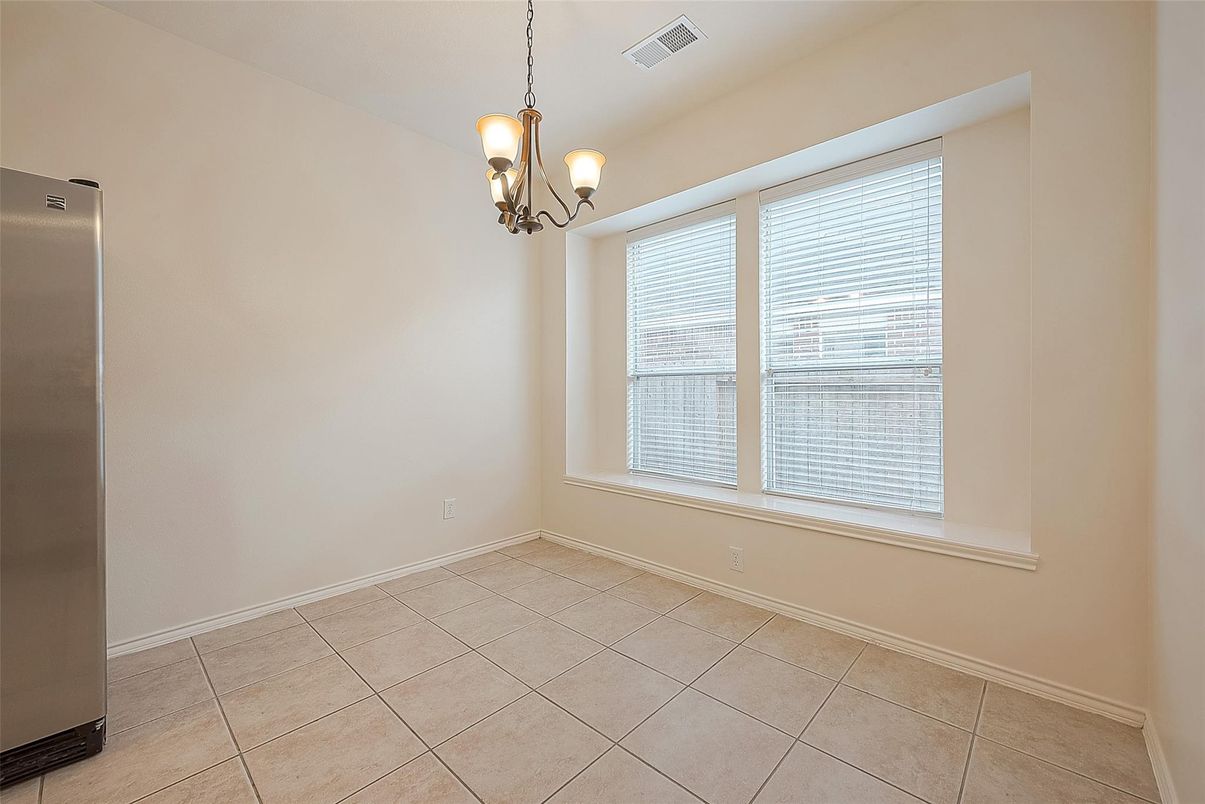 Chandelier, Empty room, Interior, Pendant Lights