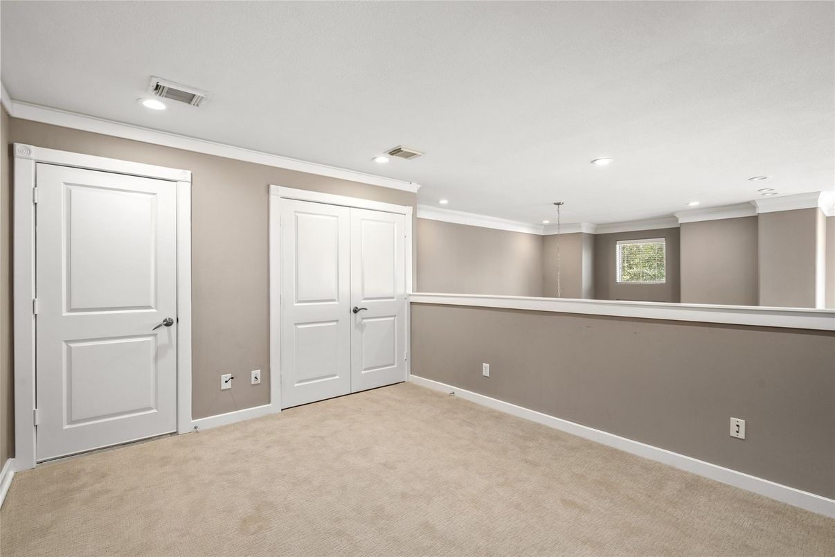 Empty room, Interior, Recessed Lighting