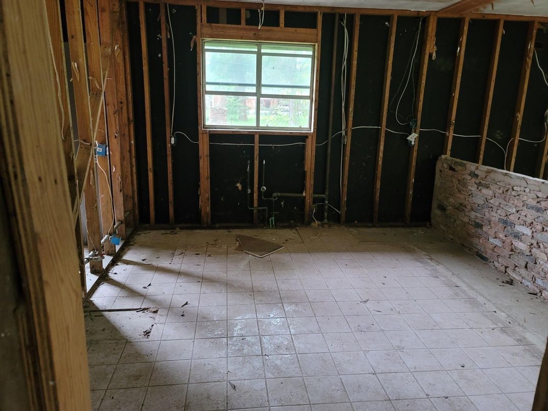 Empty room, Interior