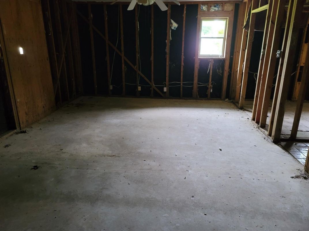 Empty room, Interior