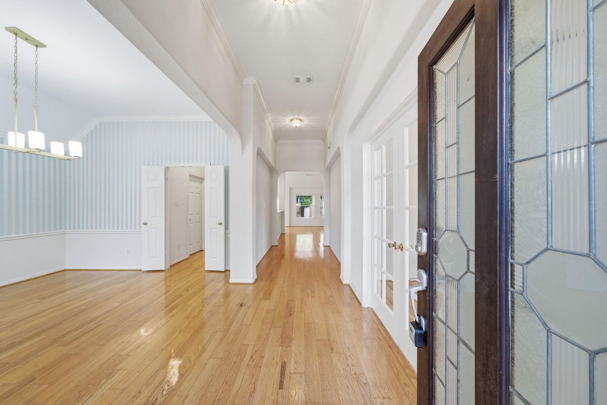 Interior, Pendant Lights, Wood Texture Flooring
