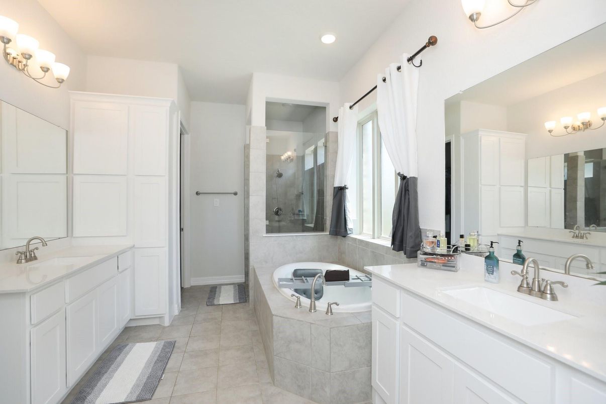 Bathroom, Dual Sink Vanities, Interior, Recessed Lighting