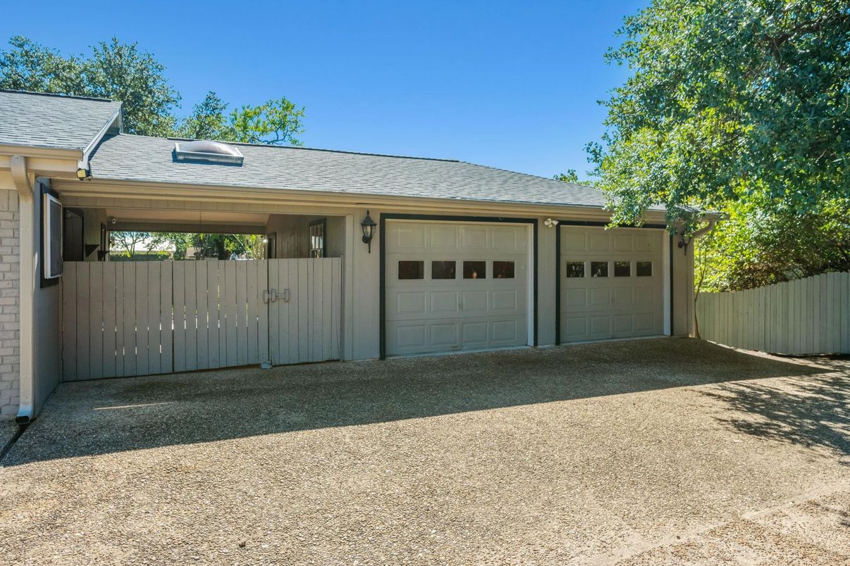 Detached Garage, Exterior