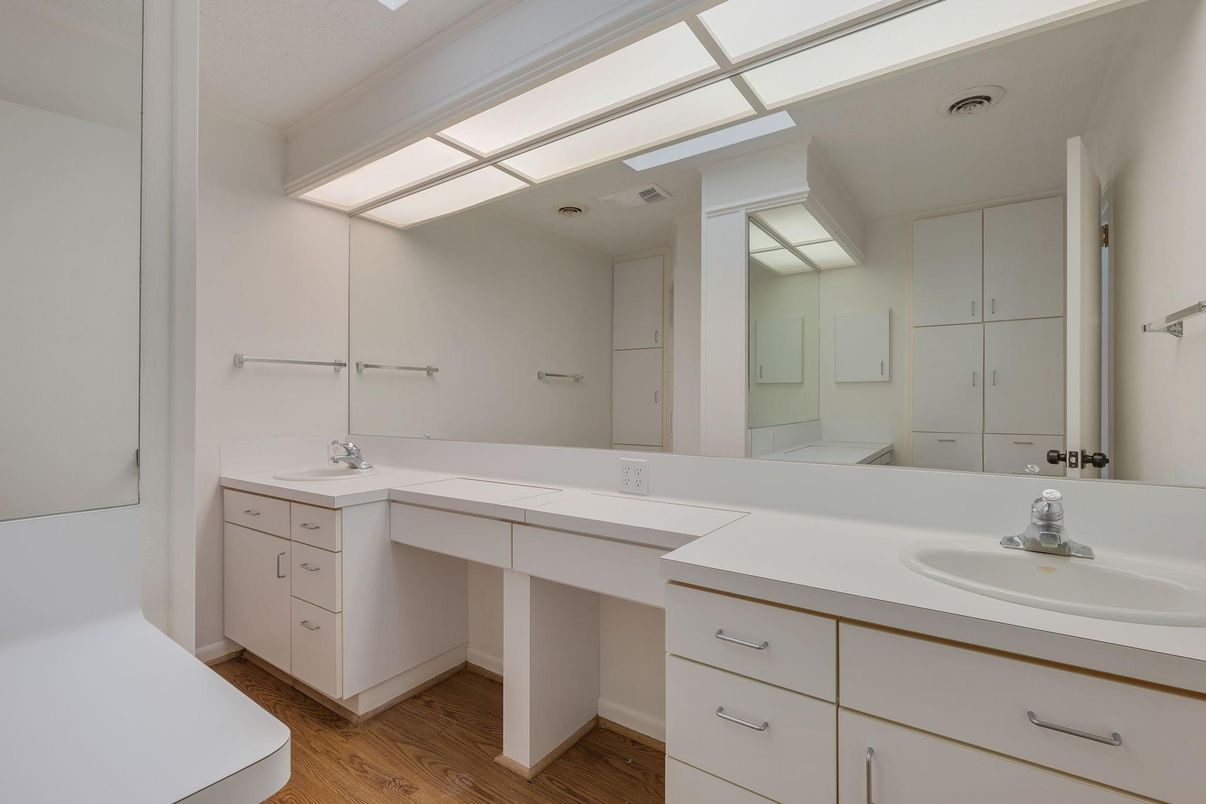 Bathroom, Dual Sink Vanities, Interior, Wood Texture Flooring