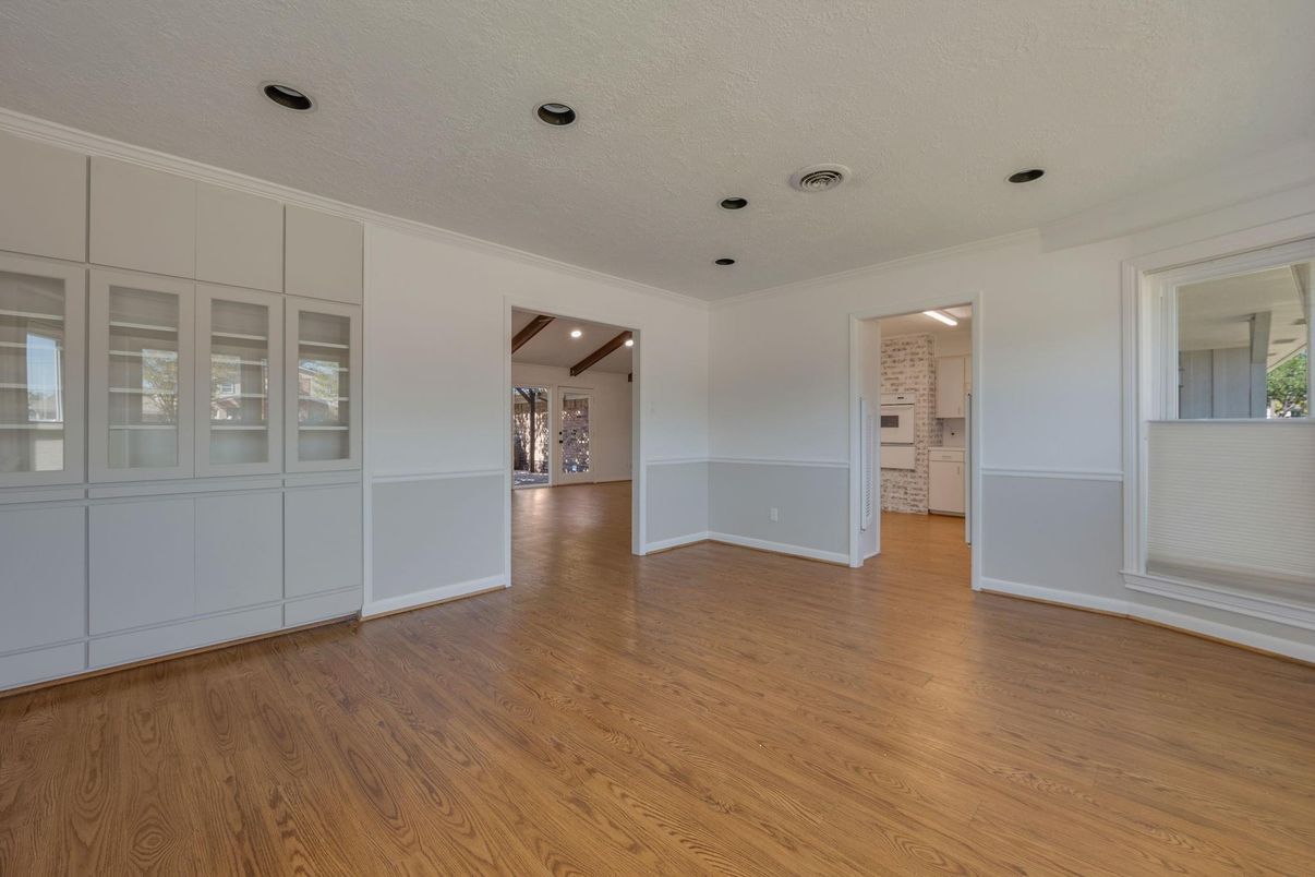 Empty room, Interior, Recessed Lighting, Wood Texture Flooring