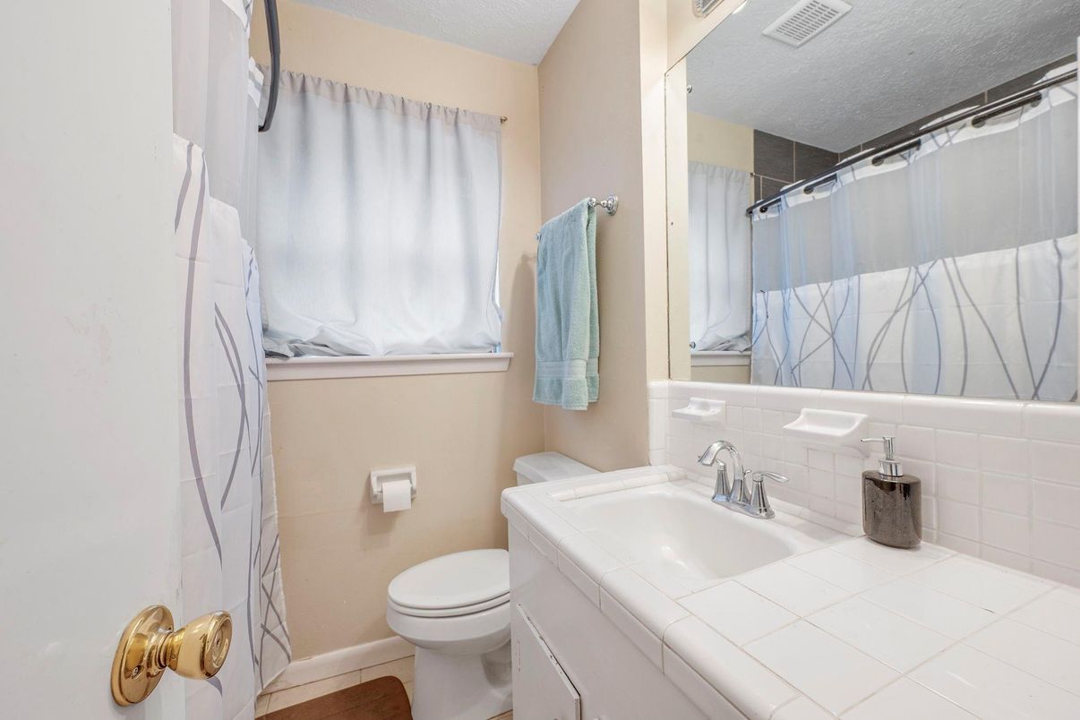 Bathroom, Interior, Tile Countertops