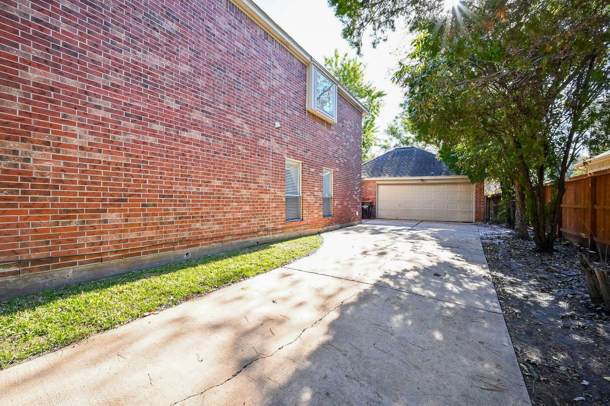 Detached Garage, Exterior