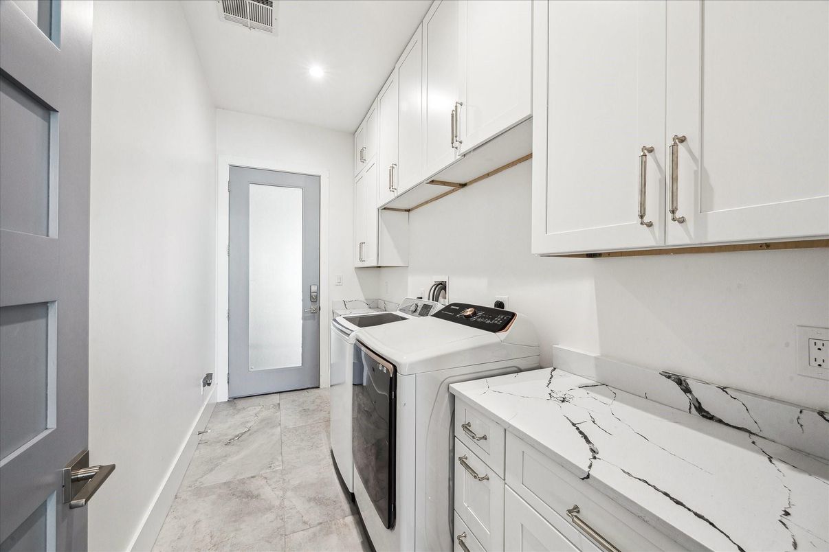 Interior, Marble, Recessed Lighting, Washer