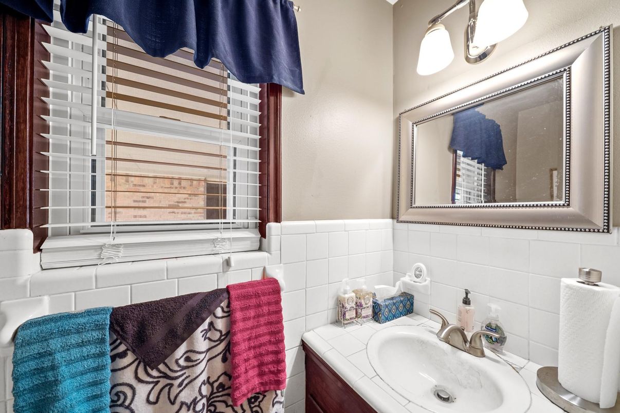 Bathroom, Interior, Tile Countertops