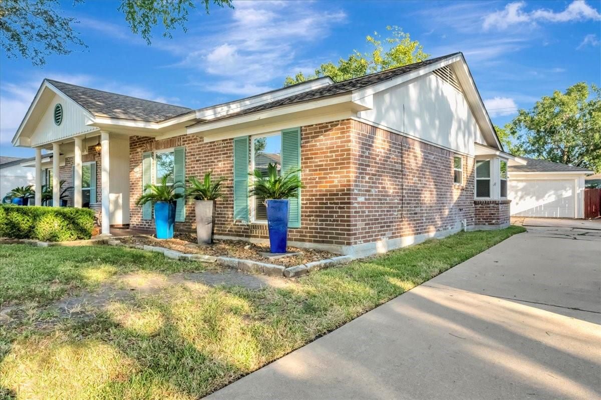 Detached Garage, Exterior