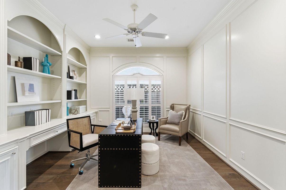 Home Office, Interior, Recessed Lighting, Wood Texture Flooring