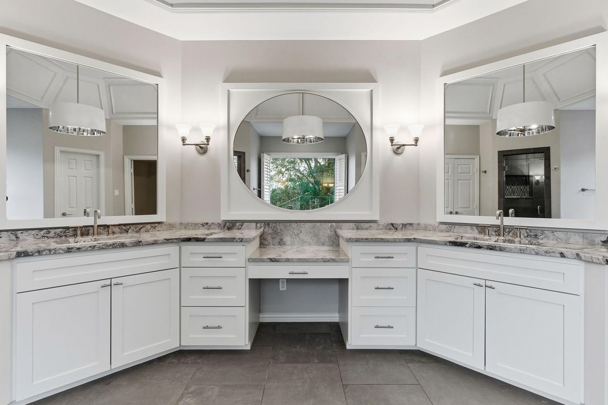 Bathroom, Dual Sink Vanities, Interior