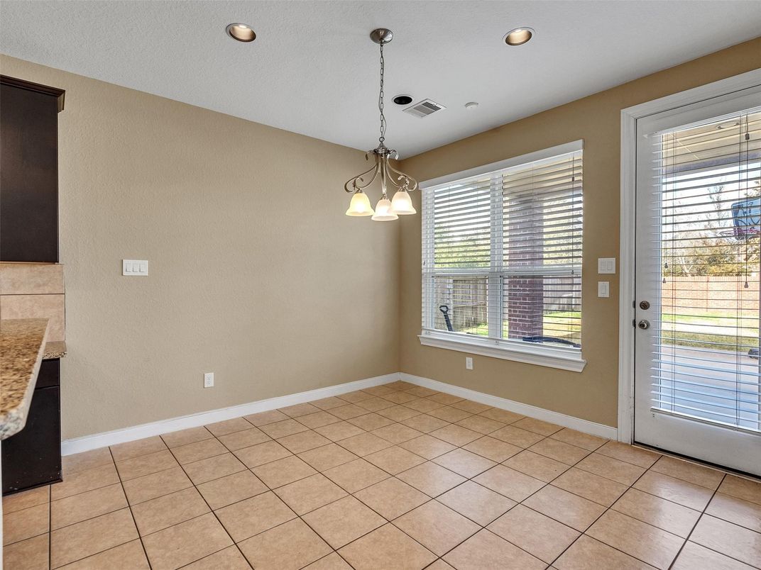 Empty room, Interior, Pendant Lights, Recessed Lighting