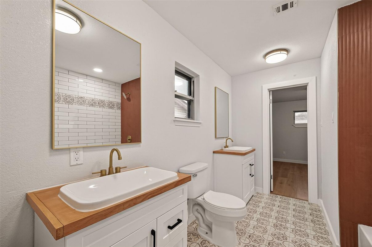 Bathroom, Interior, Recessed Lighting, Wood Texture Flooring