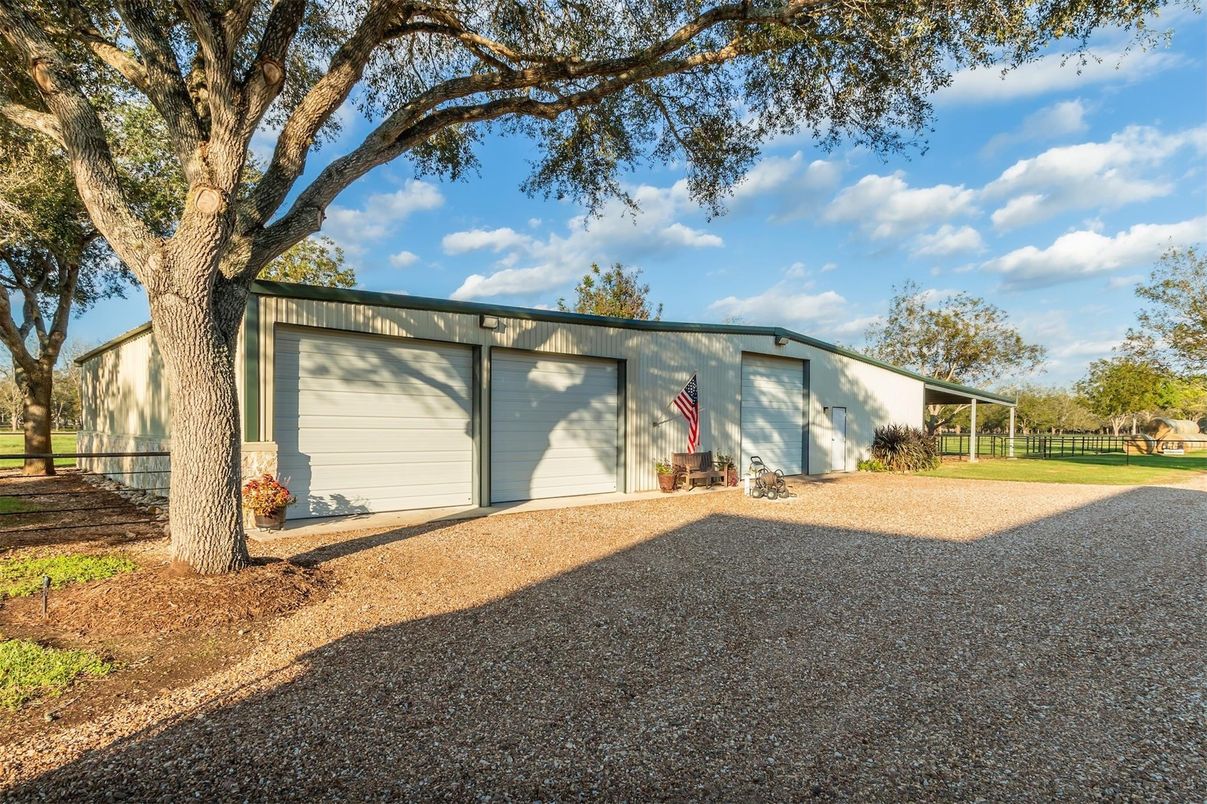 Detached Garage, Exterior