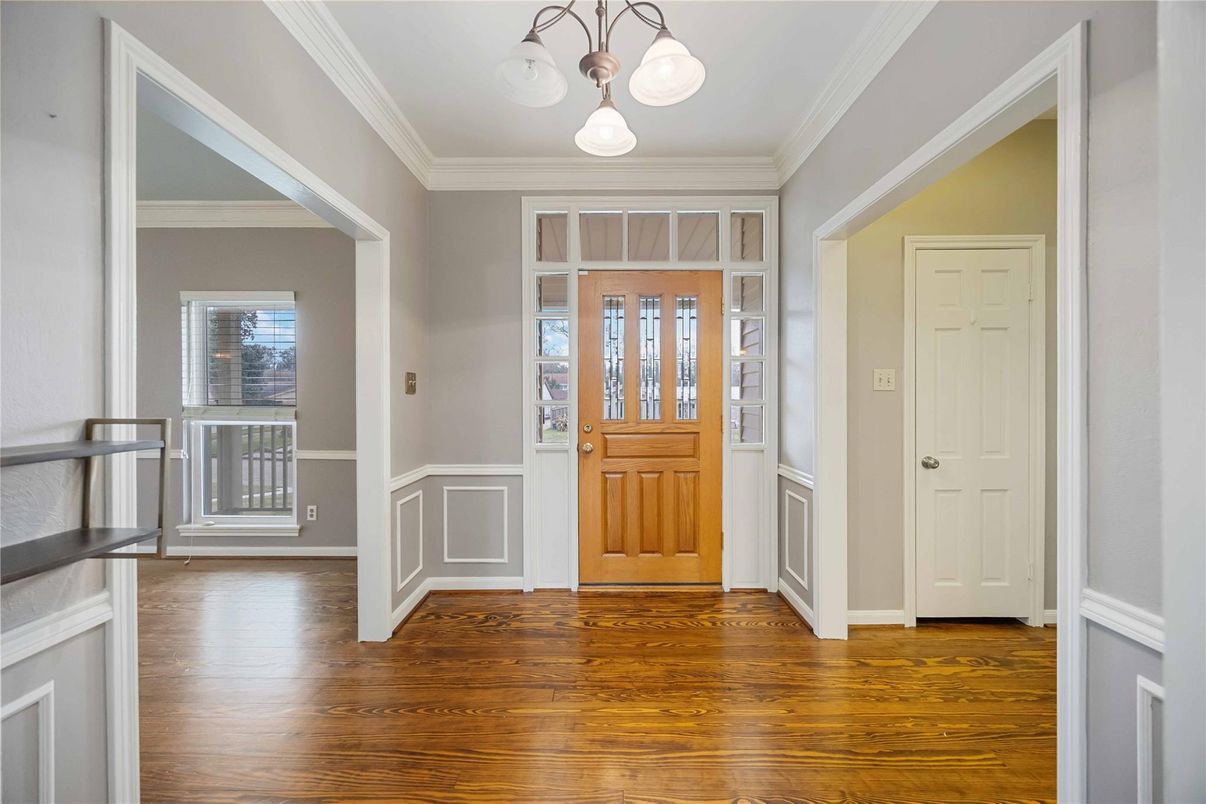 Interior, Pendant Lights, Wood Texture Flooring
