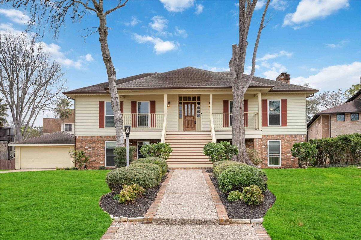 Detached Garage, Exterior, Facade, Brick Facade, Raised Ranch