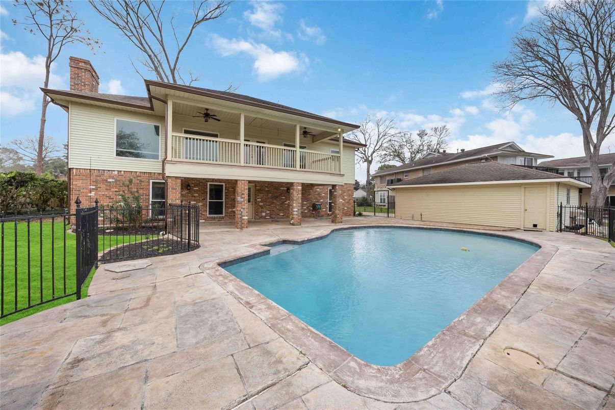 Detached Garage, Exterior, Pool