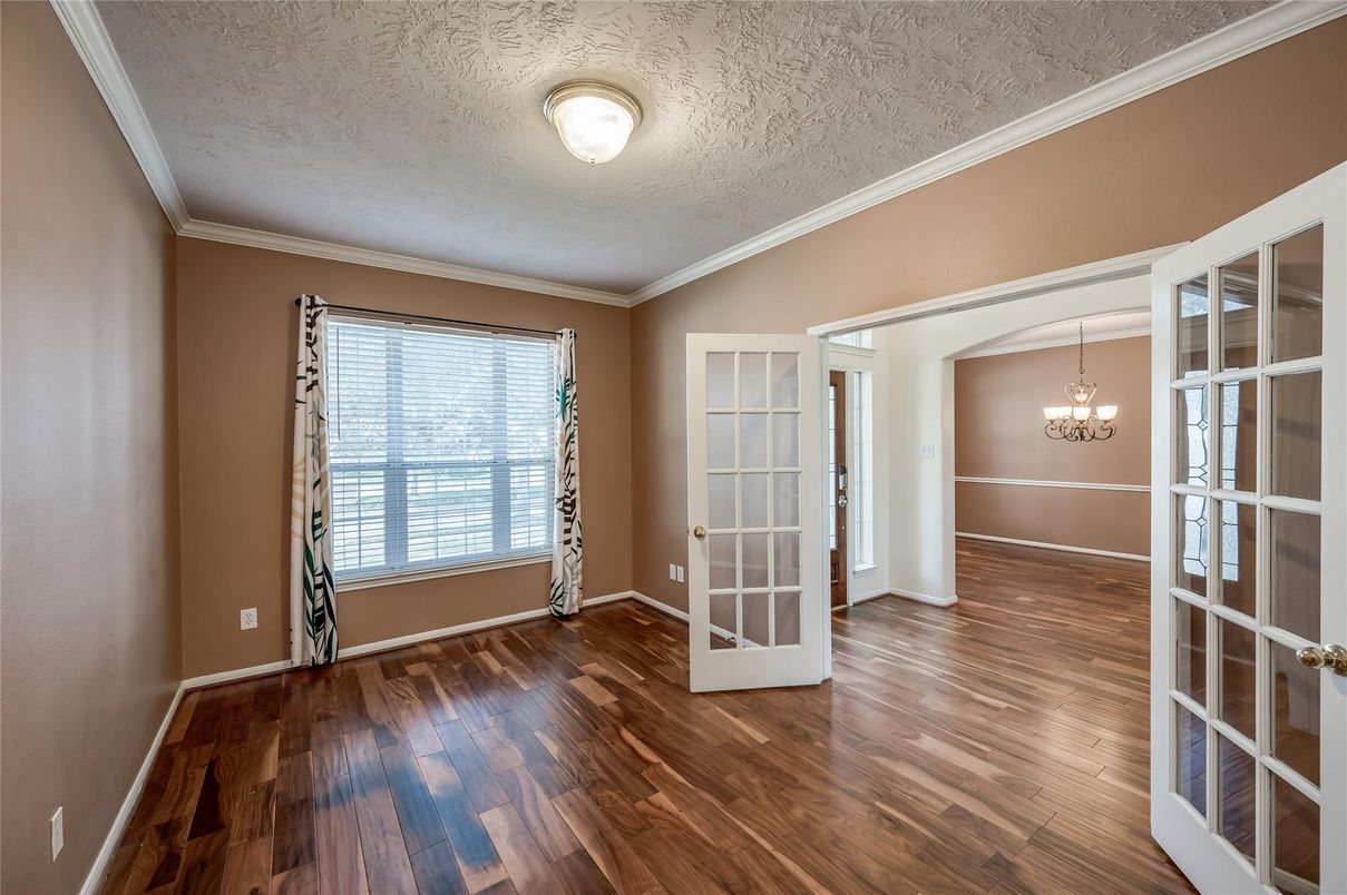 Chandelier, Empty room, Interior, Wood Texture Flooring