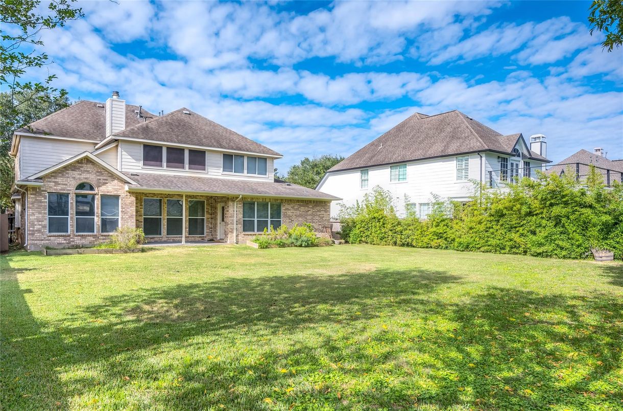 Backyard, Exterior, Facade, Brick Facade, French Provincial