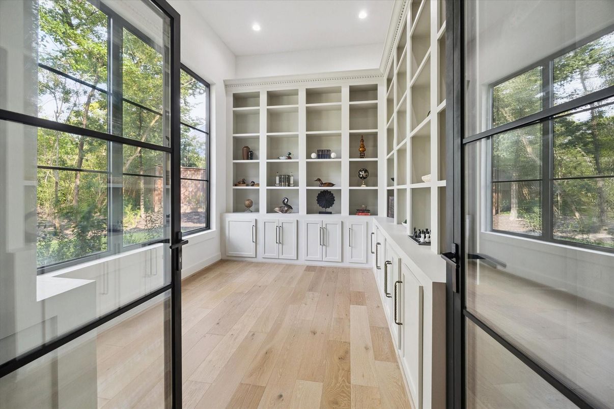 Interior, Recessed Lighting, Wood Texture Flooring