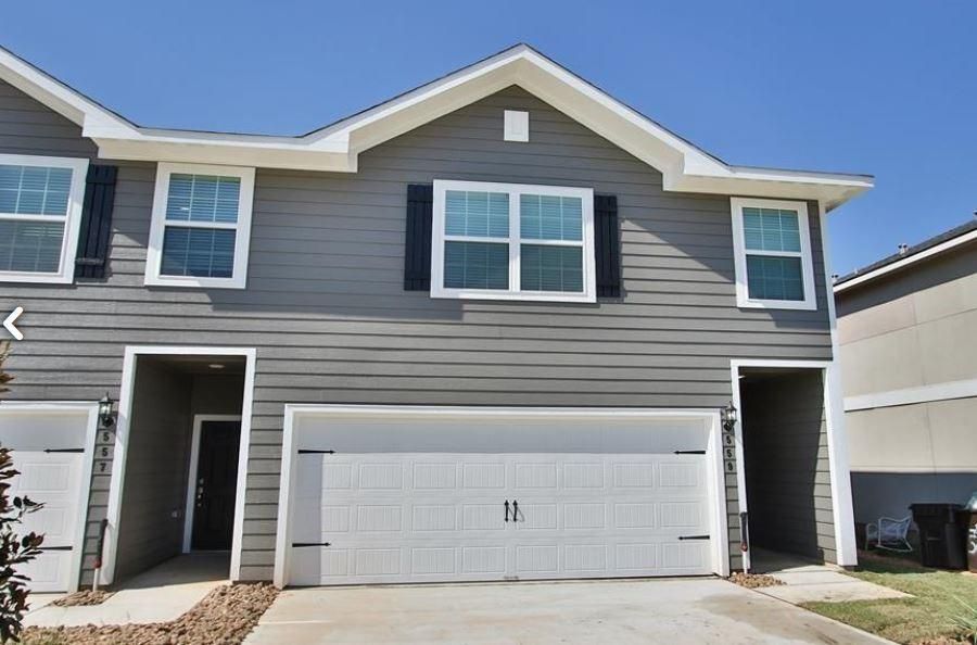 Attached, Exterior, Facade, Rowhouse