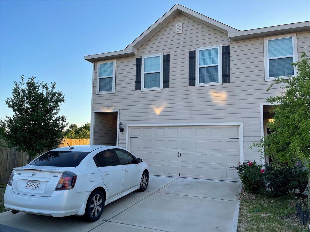 Attached, Exterior, Facade, Rowhouse