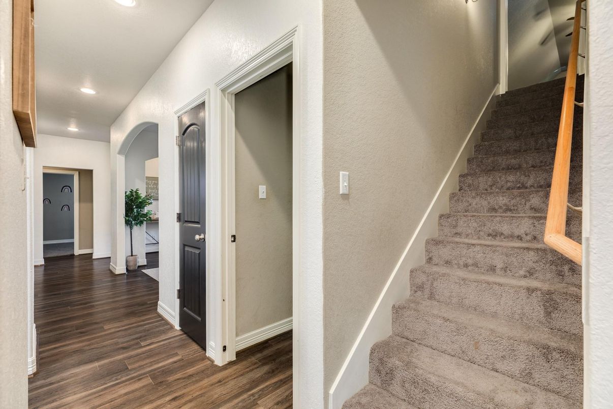 Interior, Recessed Lighting, Wood Texture Flooring