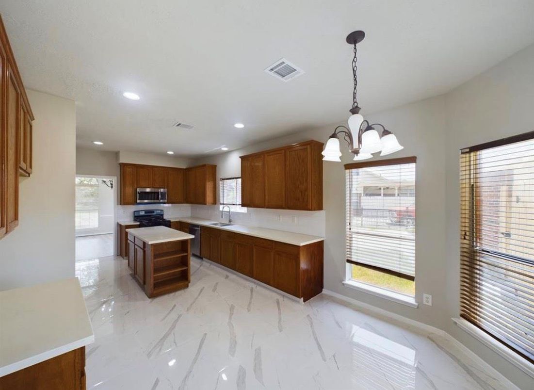 Chandelier, Interior, Kitchen, Marble, Recessed Lighting, Stainless Steel Appliances