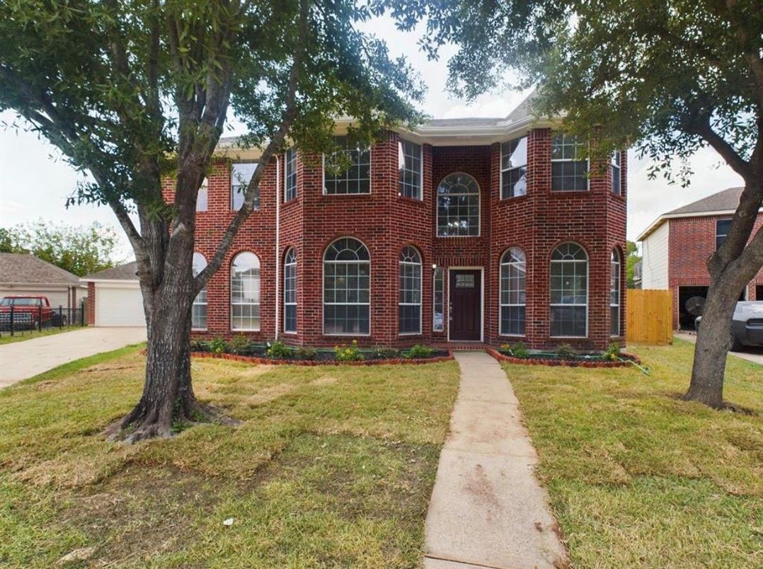 Exterior, Facade, Brick Facade, Georgian