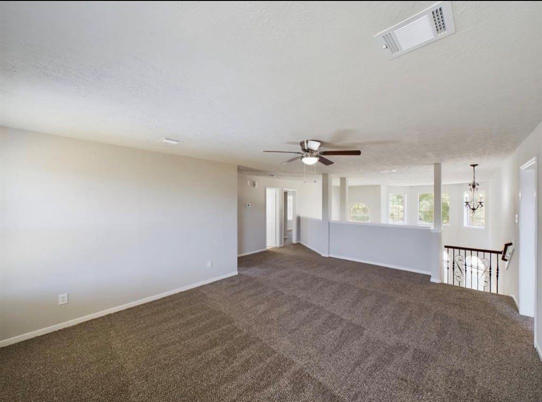 Empty room, Interior, Pendant Lights