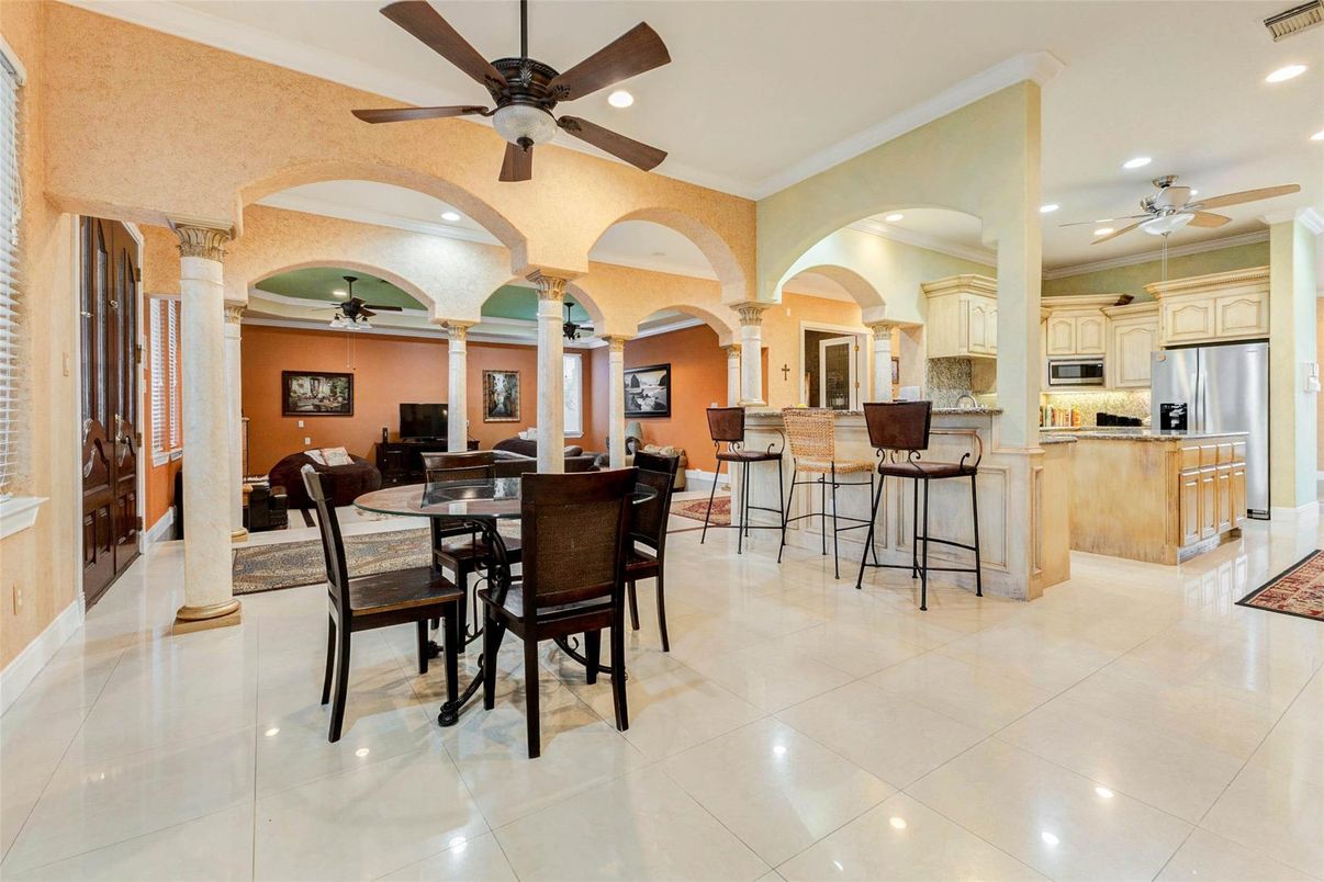 Dining room, Interior, Kitchen, Recessed Lighting, Stainless Steel Appliances