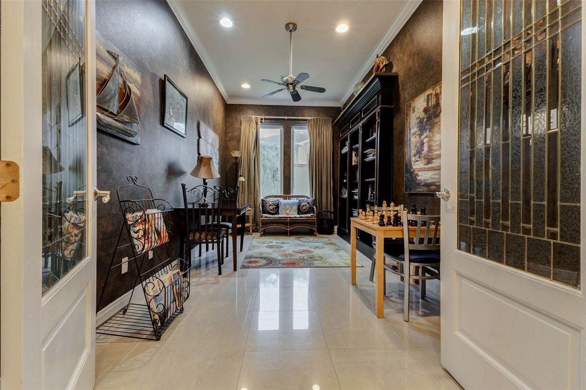 Dining room, Interior, Recessed Lighting