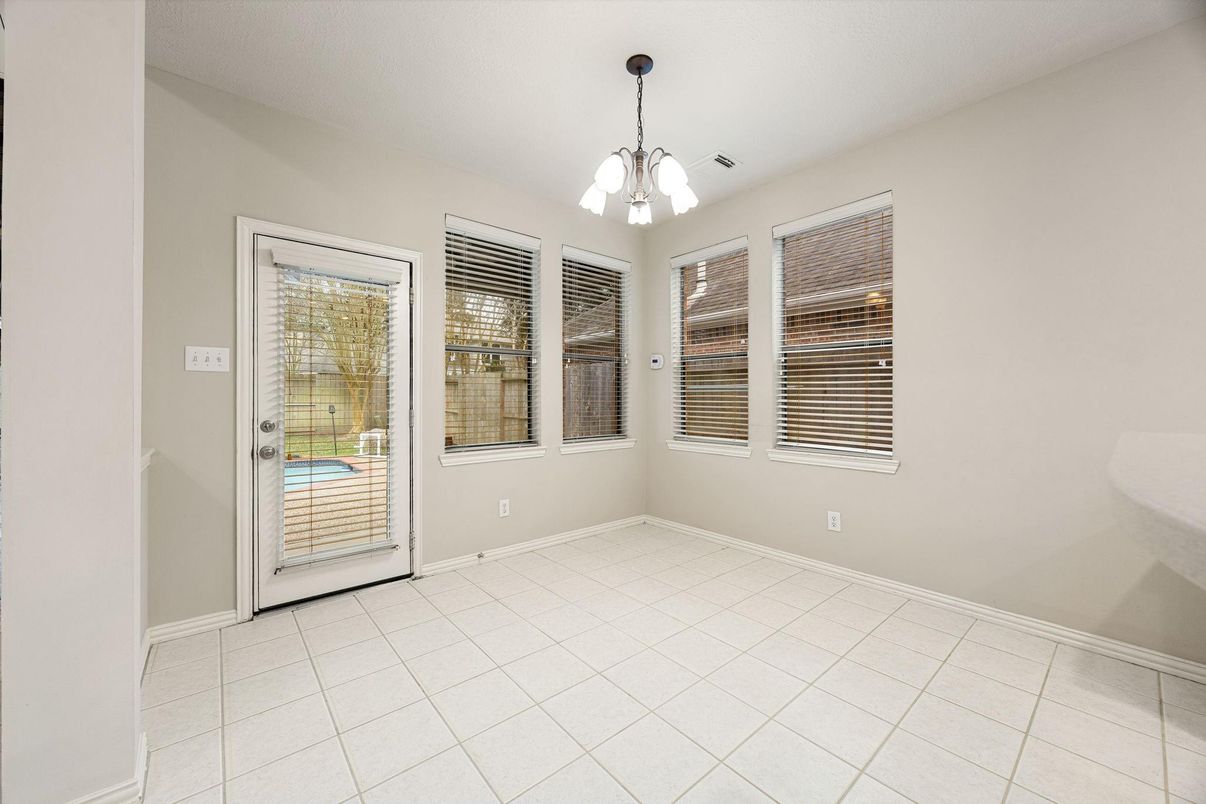 Empty room, Interior, Pendant Lights