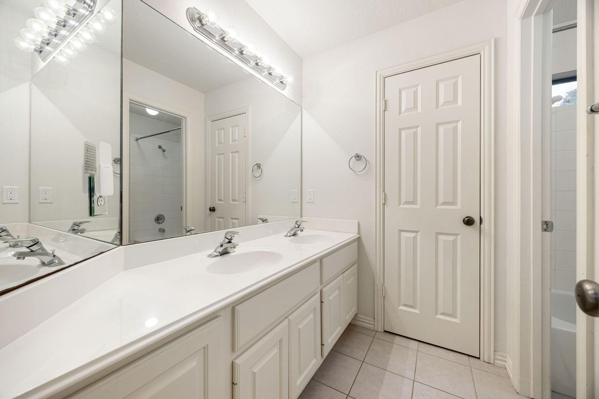 Bathroom, Dual Sink Vanities, Interior