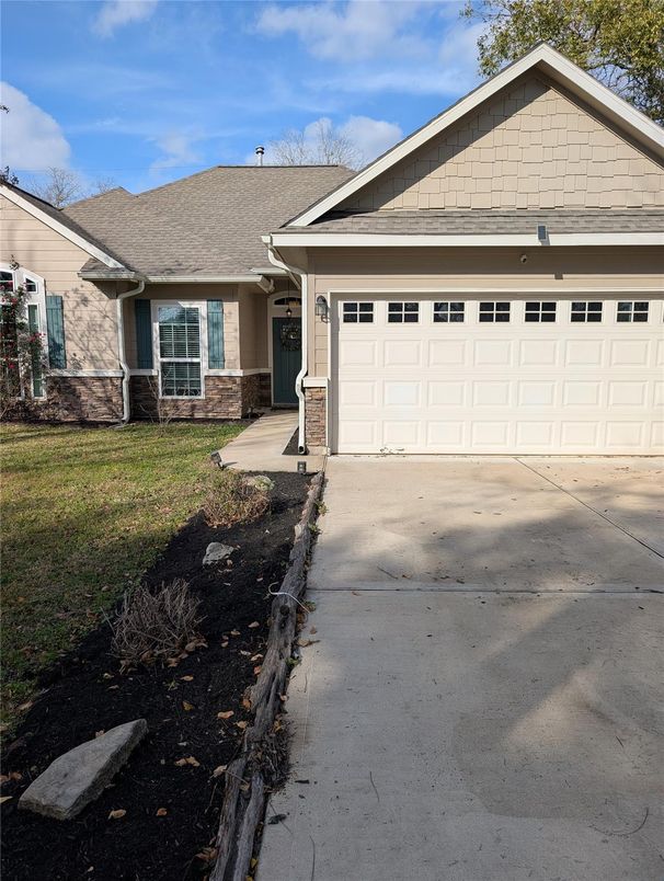 Attached, Exterior, Facade, Ranch