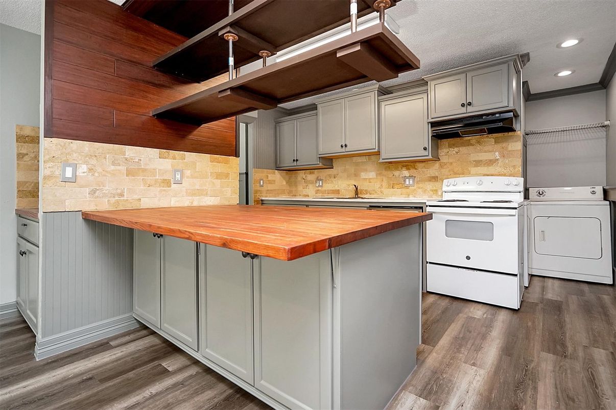 Interior, Kitchen, Recessed Lighting, Wood Texture Flooring