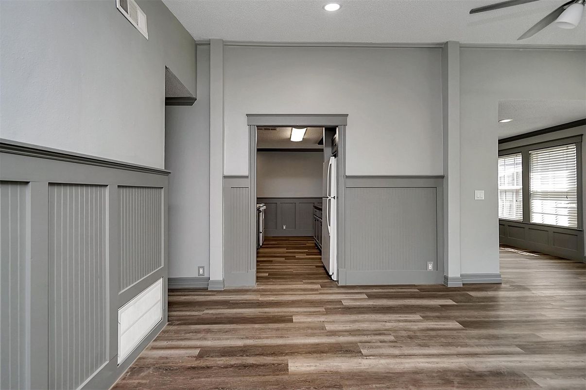 Interior, Recessed Lighting, Wood Texture Flooring