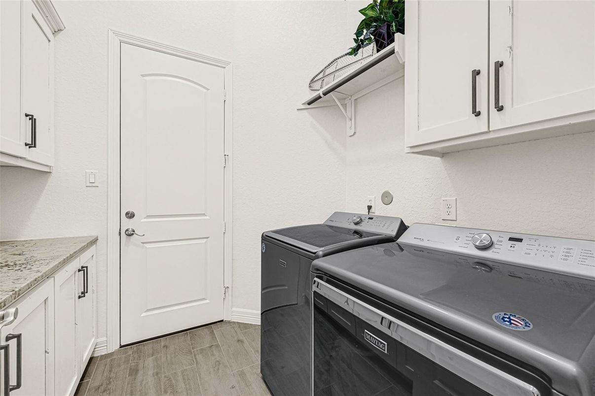 Interior, Washer, Wood Texture Flooring