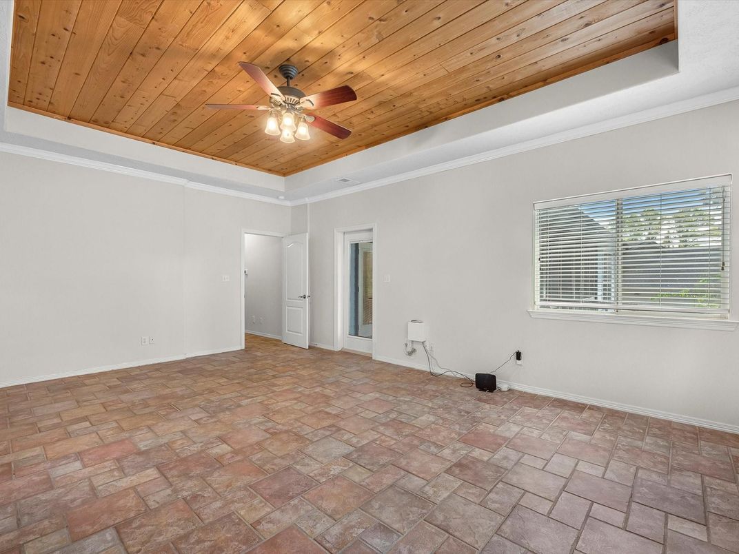 Empty room, Interior, Wooden Ceilings